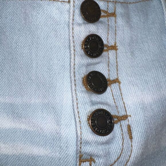Abercrombie & Fitch Light Wash Cropped jeans W/ Patches Size 6 EUC - Picture 14 of 14